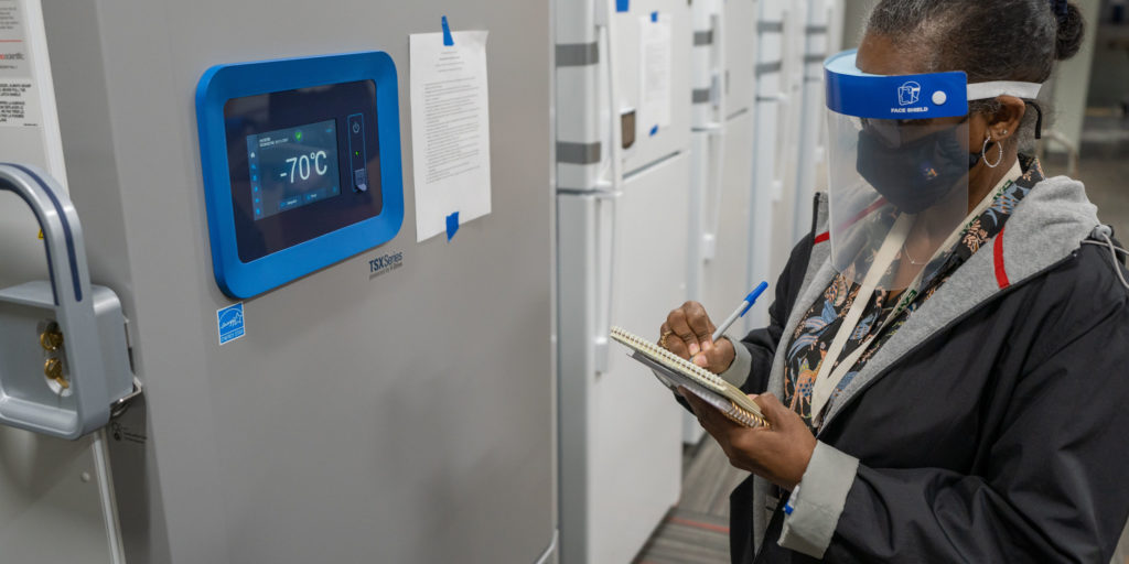 你应该接种哪种疫苗?福奇说，无论哪一种都可以