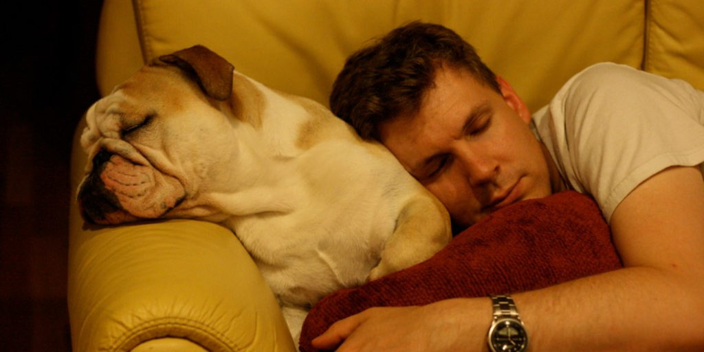 新冠病毒感染率正在下降，美国经济正在增长，但人们仍在与大流行性失眠作斗争