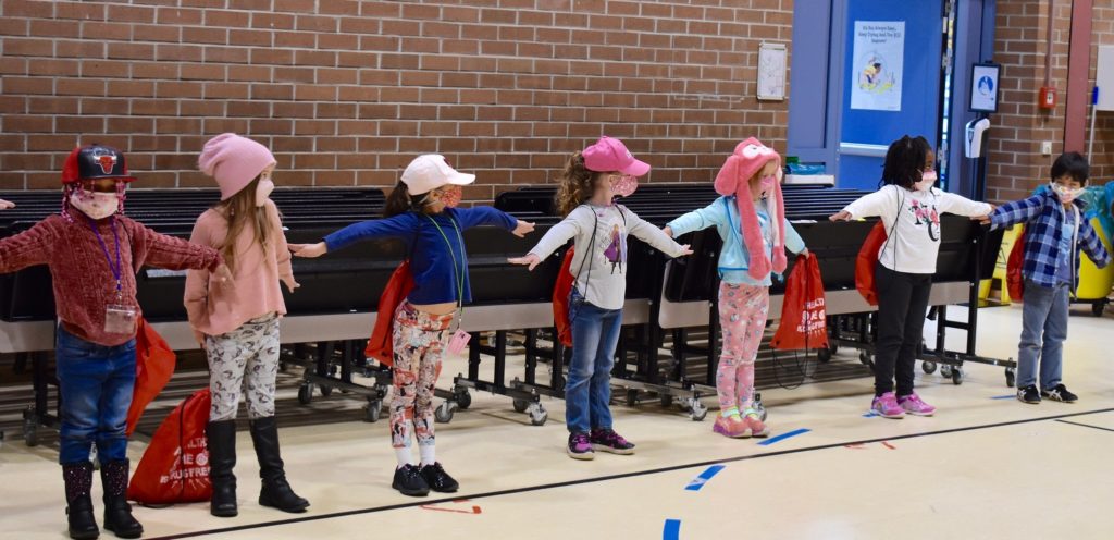 托普儿科协会说，每个2岁以上的学生在本学年都应该戴口罩